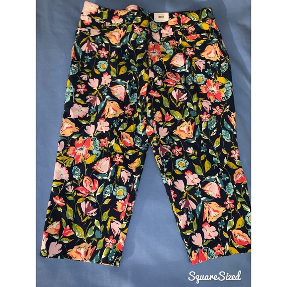 time and tru mid rise capri